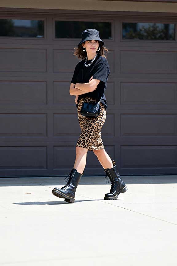 Black-tee-+-leopard-skirt-+-combat-boots