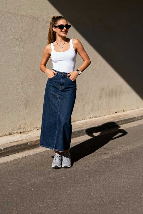 Denim-Maxi-Skirt-+-Tank-Top-+-Sneakers