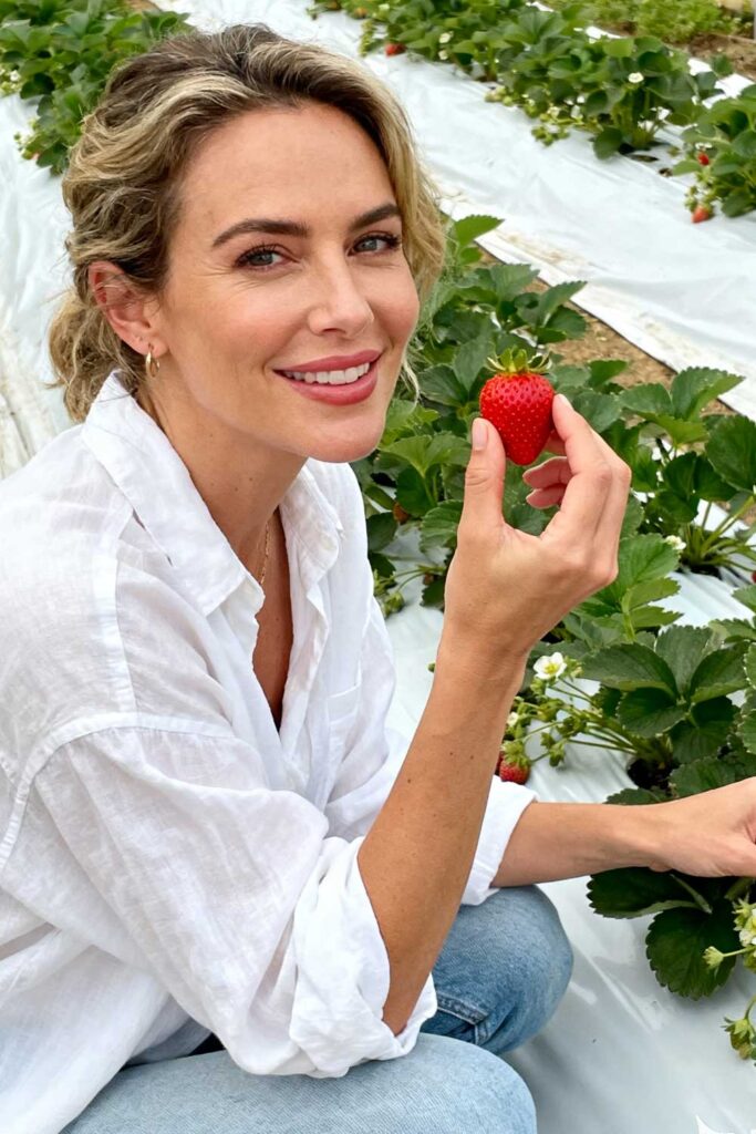strawberry-picking-looks
